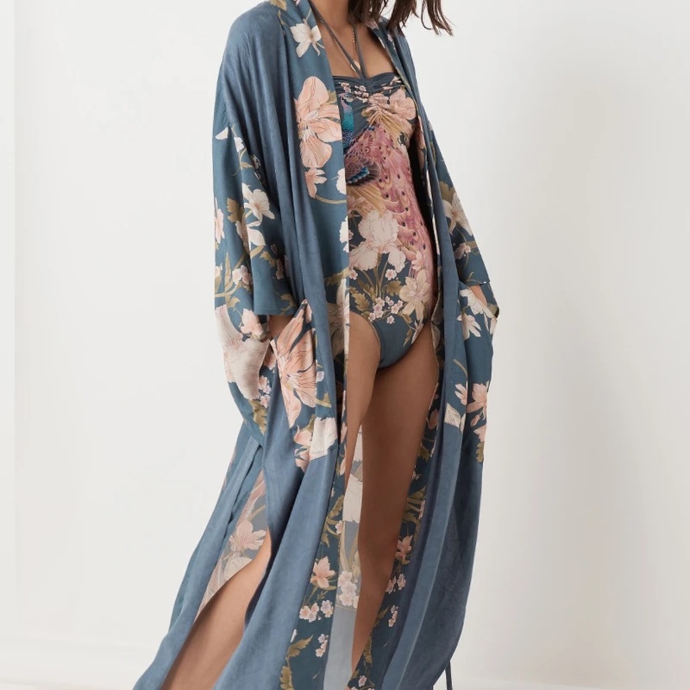Spell Waterfall Kimono - Picture 8 of 10